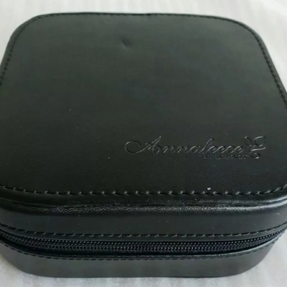 Annaleece Jewelry Box, Jet Setter, Black Number 3105. - Picture 7 of 8